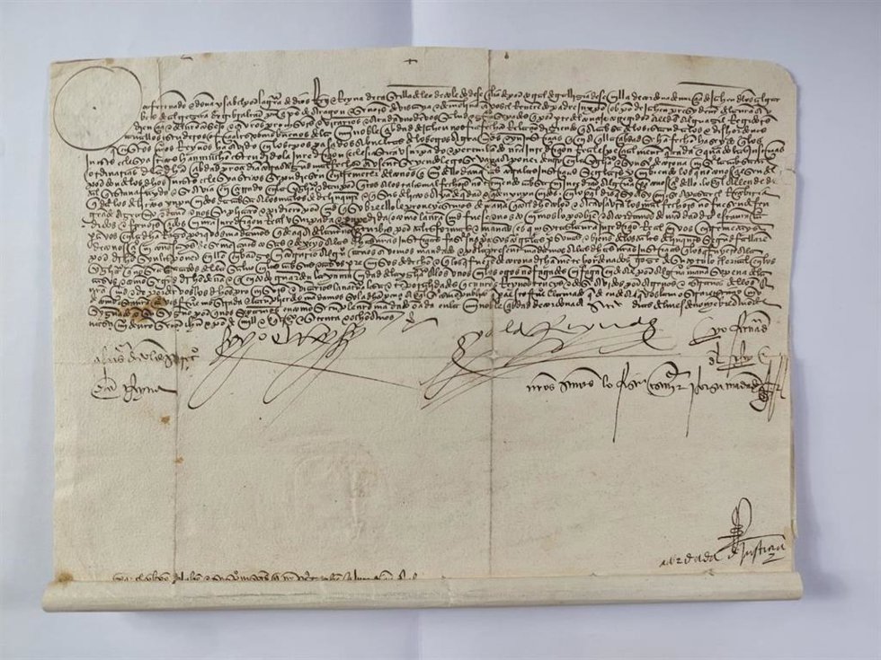Cultura exhibe una Real Provisión de los Reyes Católicos que reafirma la jurisdicción real a la eclesiástica.