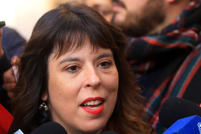 Santiago 1 de julio 2025. La candidata presidencial Jeannette Jara se re ne con los presidentes de los partidos pol ticos del oficialismo.. Javier Salvo/Aton Chile