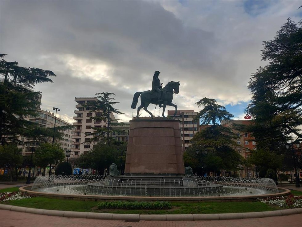 Archivo - Espartero en El Espolón logroñés