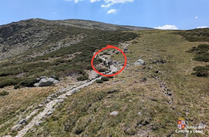 Evacuada una niña con un golpe de calor en la Laguna Grande de Gredos