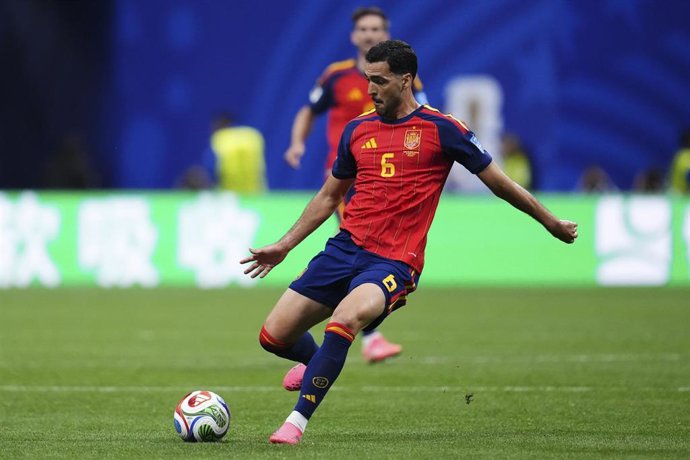 Mikel Merino durante un partido con la selección española en el Mundial 2026