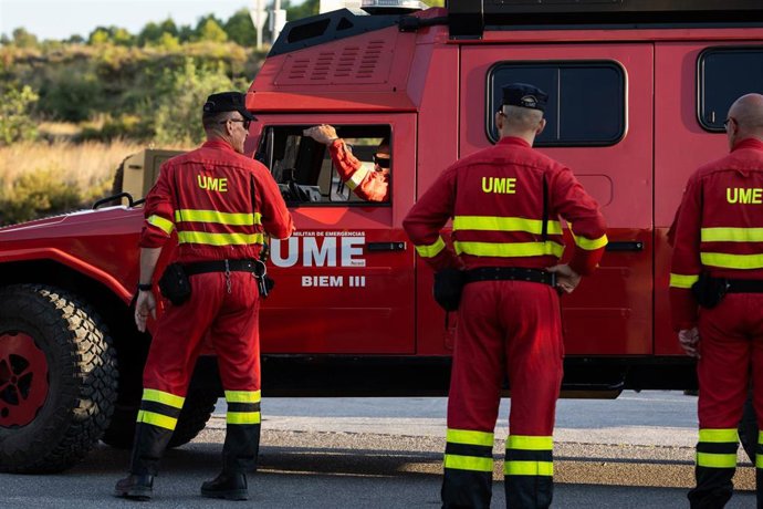 Bomberos de la UME en el puesto de mando del incendio de Soneja, a 5 de julio de 2026, en Soneja, Castellón