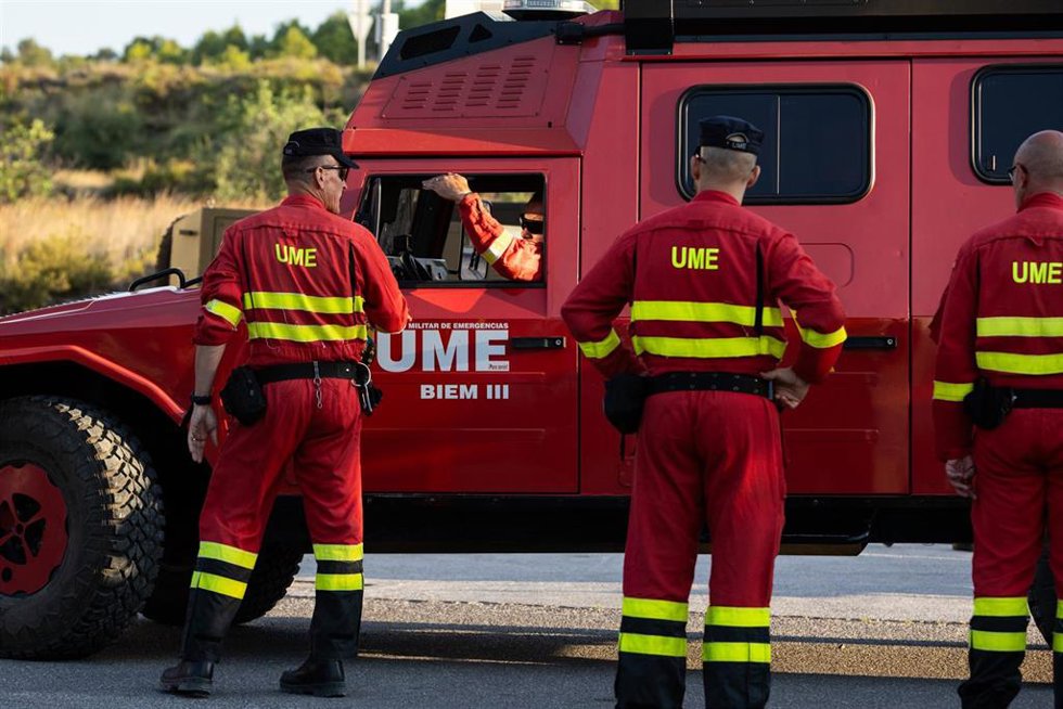 Bomberos de la UME en el puesto de mando del incendio de Soneja, a 5 de julio de 2026, en Soneja, Castellón