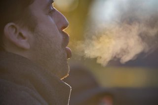 Santiago, 23 de junio de 2026.  Personas se protegen del frio con temperaturas pronosticadas bajo cero en la comuna de San Bernardo  Diego Martin/Aton Chile