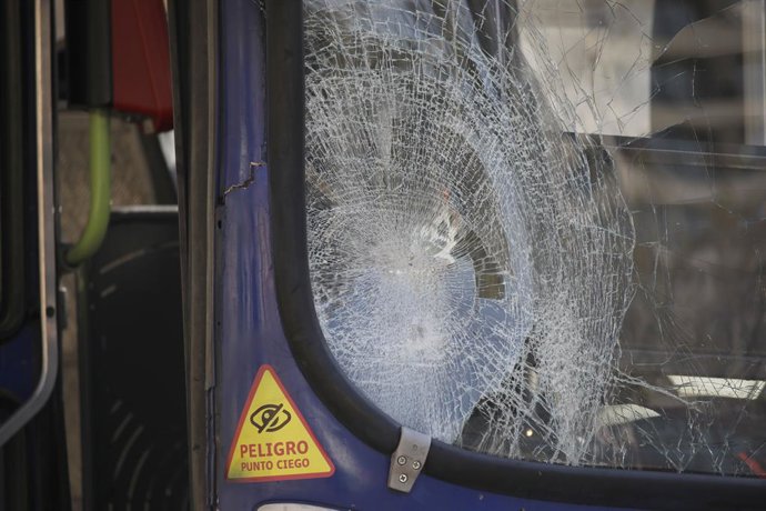 Santiago, 12 de marzo de 2024 Una menor de edad resulto fallecida tras un atropello de un bus de Red en Vicuna Mackena y Argomedo.  Dragomir Yankovic/Aton Chile