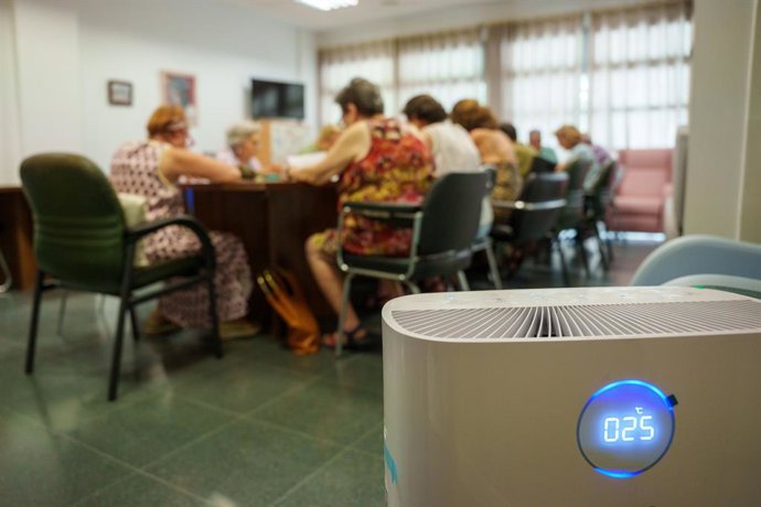 Un refugio climático para personas mayores en Córdoba. A 23 de junio de 2026 en Córdoba (Andalucía, España). La ola de calor se intensifica en región andaluza, dejando activado para este martes el aviso rojo por temperaturas extremas en la provincia de Có