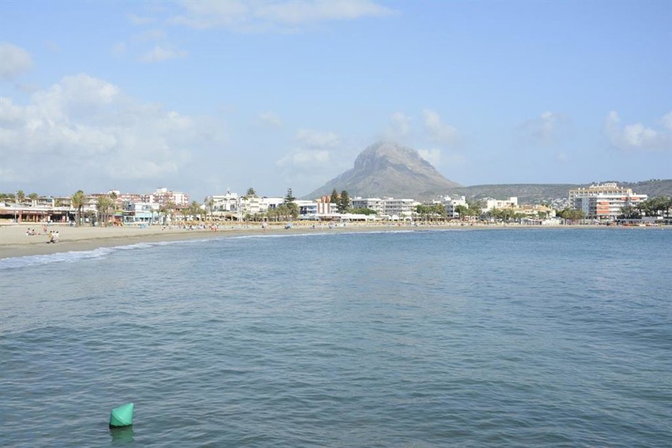 Archivo - Imagen de archivo de una playa de Xàbia