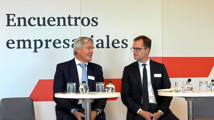 Javier Kindelán y Antonio Mañas en la presentación del Informe.