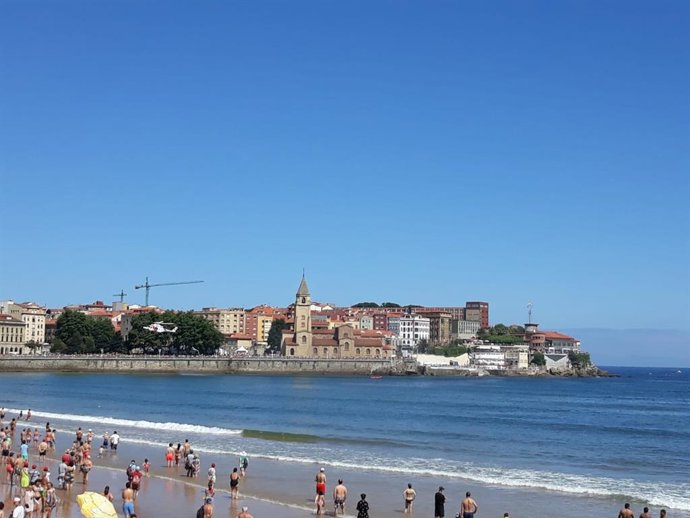 Archivo - Playa de San Lorenzo