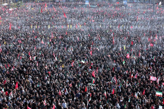 HANDOUT - 04 July 2026, Iran, Tehran: People attend the prayer ceremony for the Ayatollah Ali Khamenei, the supreme leader killed at the start ·of the US-Israeli war on Iran, and his family, at the Imam Khomeini Grand Mosalla in Tehran. Photo: -/Iranian S