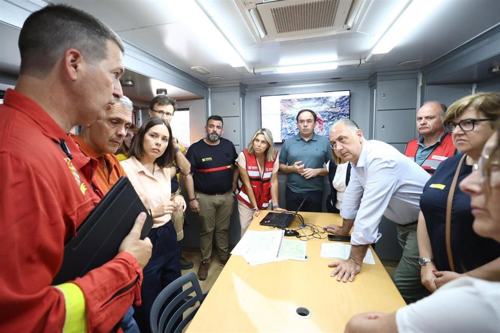 Pérez Llorca en el Puesto de Mando Avanzado del incendio de Soneja