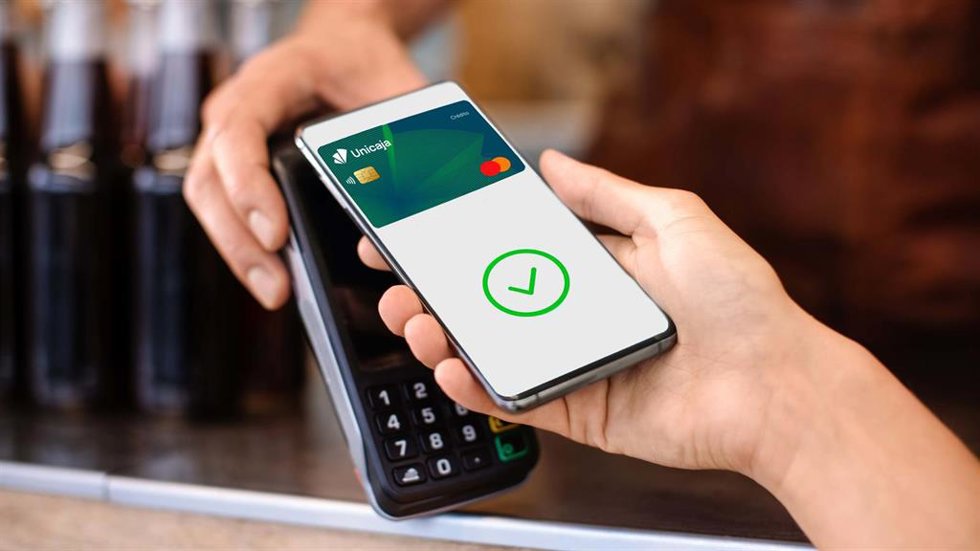 Archivo - Economía/Finanzas.- Unicaja ofrece financiación bonificada a los comercios por el uso del TPV