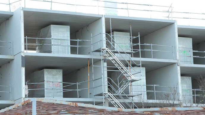 Archivo - Bloque de pisos en construcción