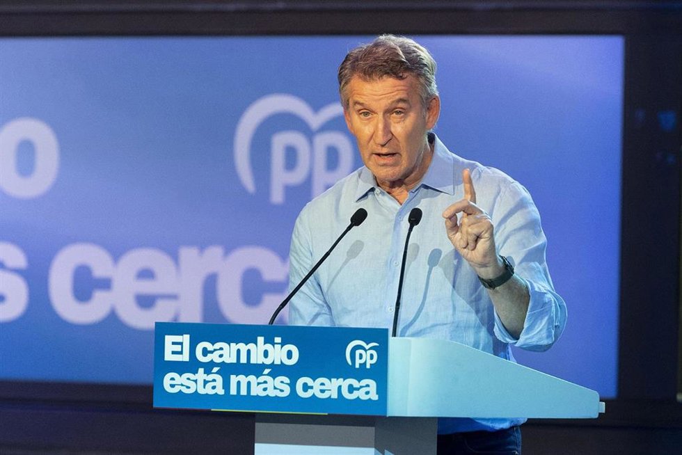 El presidente del PP, Alberto Núñez Feijóo, interviene durante la clausura del II Foro de Diputaciones, Cabildos y Consells del Partido Popular, en el Auditorio de Castellón, a 3 de julio de 2026, en Castellón, Comunidad Valenciana (España).