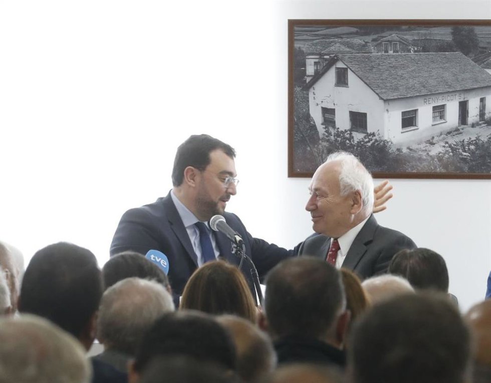 El presidente del Principado, Adrián Barbón, y el presidente de Industrias Lácteas Asturianas (Ilas-Reny Picot), Francisco Rodríguez.