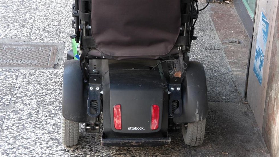 Archivo - Sillas de Ruedas eléctricas con motor.