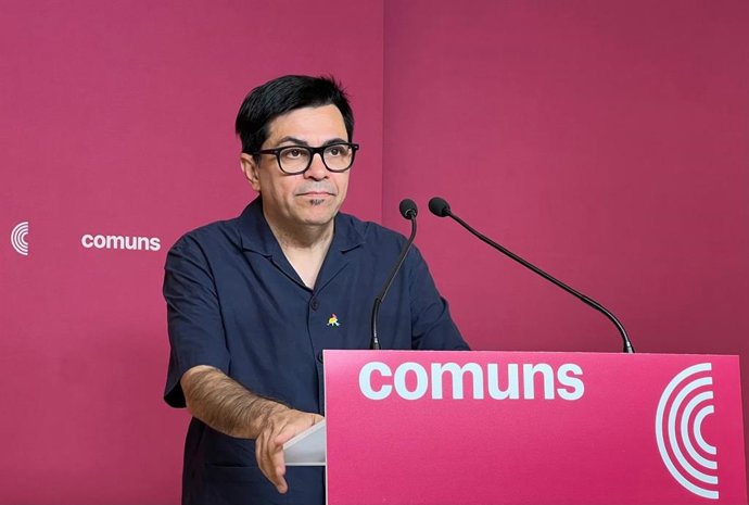 El portavoz de los Comuns y secretario primero de la mesa del Congreso, Gerardo Pisarello, en rueda de prensa este lunes