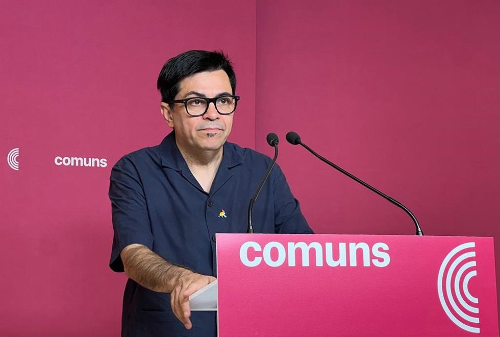 El portavoz de los Comuns y secretario primero de la mesa del Congreso, Gerardo Pisarello, en rueda de prensa este lunes