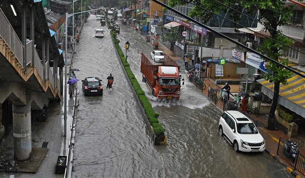 Una calle a causa de las lluvias torrenciales en Bombay, India, en julio de 2026 (archivo)