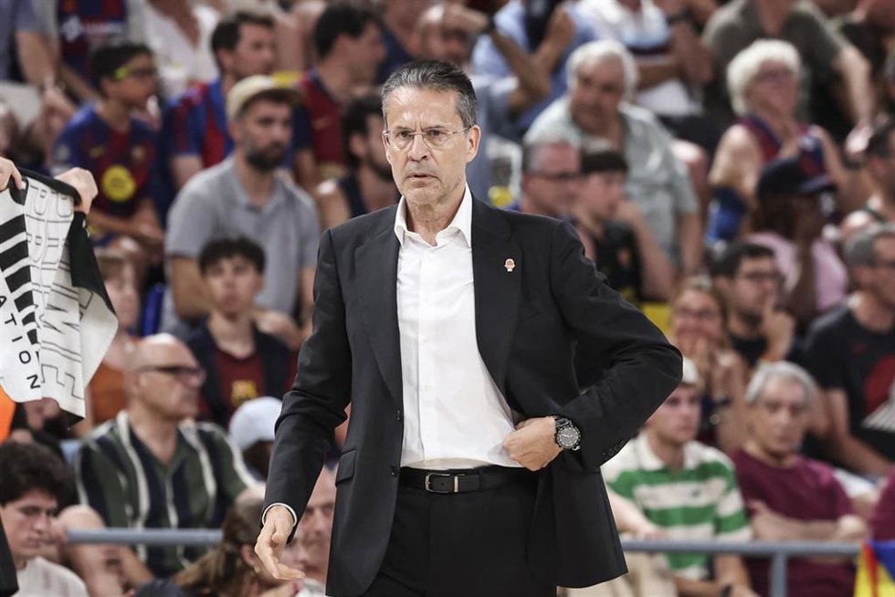 El técnico español Pedro Martínez, en su etapa en el Valencia Basket.