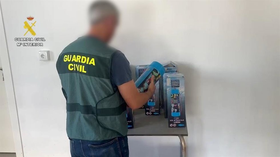 Intervenidas en Punta Umbría (Huelva)  47 bombonas con óxido nitroso.