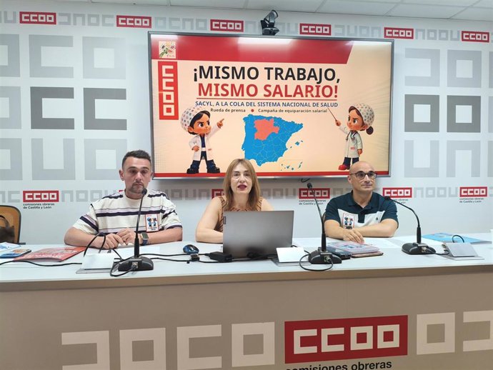 El secretario de Acción Sindical de la Federación de Sanidad y Sectores Sociosanitarios de CCOO de Castilla y León, Héctor González, la secretaria general de la Federación, Ana Rosa Arribas, y el secretario técnico de Acción Sindical Alejandro Miguélez.