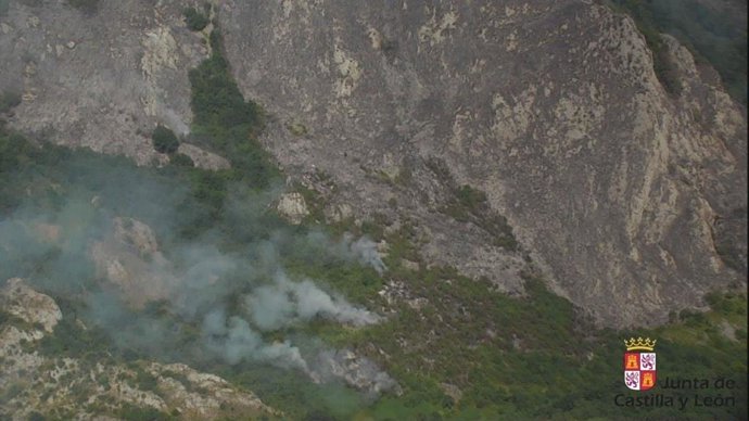 Situación del incendio forestal de Ribota de Sajambre (León).