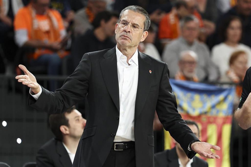 Archivo - El técnico catalán Pedro Martínez, en la temporada 2025-26 con el Valencia Basket.
