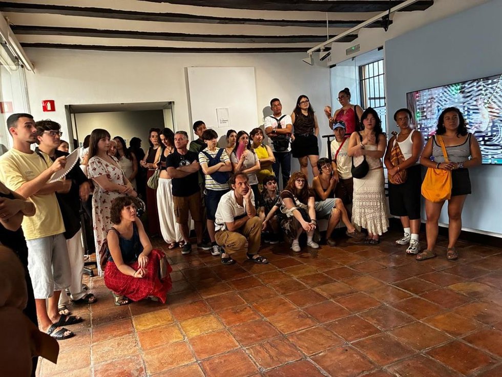 Los alumnos del Máster de Producción e Investigación en Arte de Universidad de Granada en el Museo Casa de los Tiros.