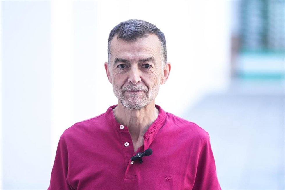 El coordinador federal de IU y candidato de Por Andalucía, Antonio Maíllo, atiende a los medios en el patio de prensa del Parlamento. A 10 de junio de 2026 en Sevilla (Andalucía, España).
