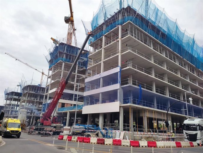 Viviendas nuevas en construcción en Bilbao.