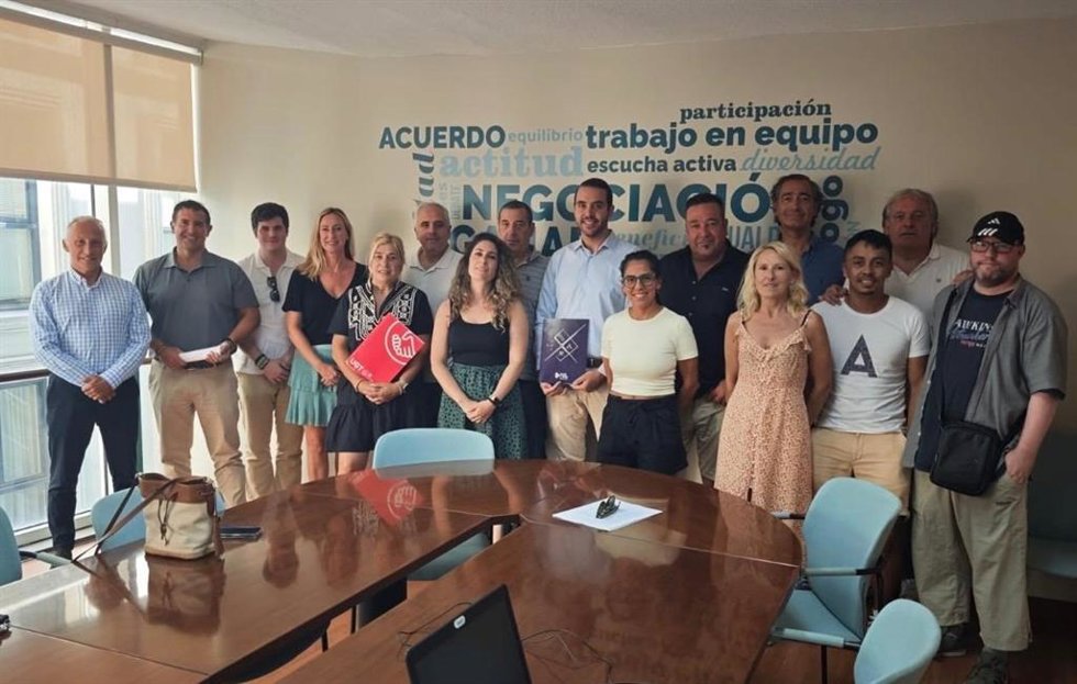 Hostelería de Cantabria, CCOO y UGT firman el nuevo convenio del sector, con la mayor subida salarial del siglo