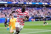 Foto: El embajador de EEUU en Bélgica niega injerencia de Trump para que la FIFA retirara sanción a Balogun