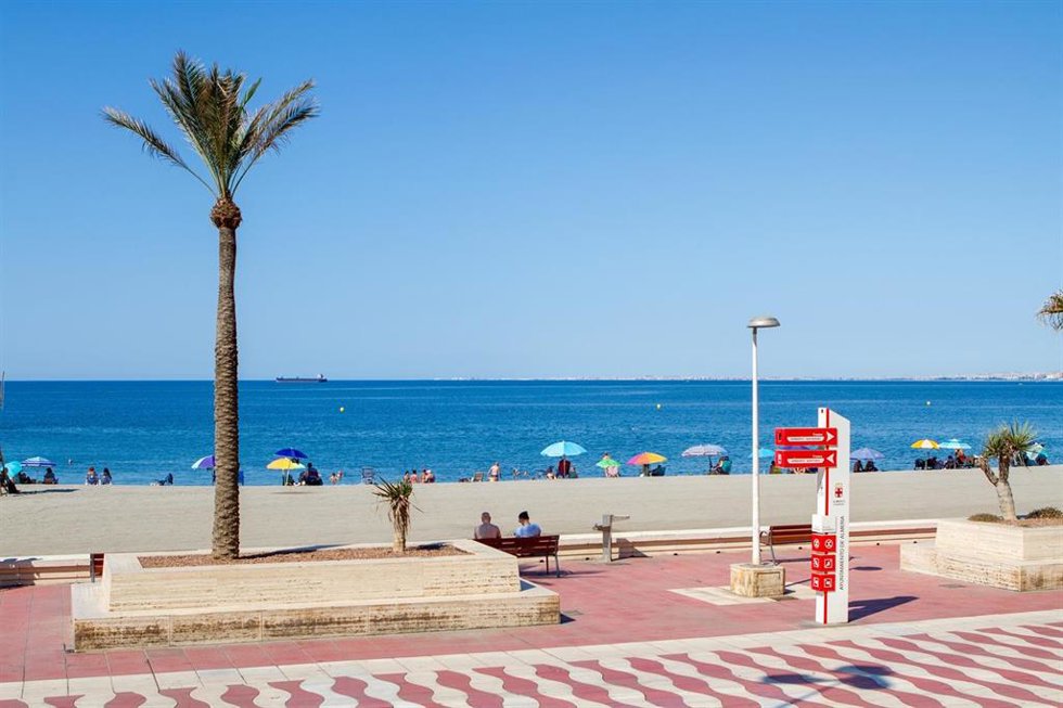 Playa de El Zapillo en Almería.