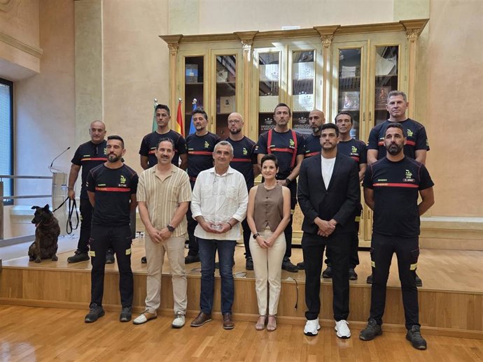 Recepción en la Diputación de Badajoz al equipo de bomberos que ha trabajado en las labores de rescate en Venezuela