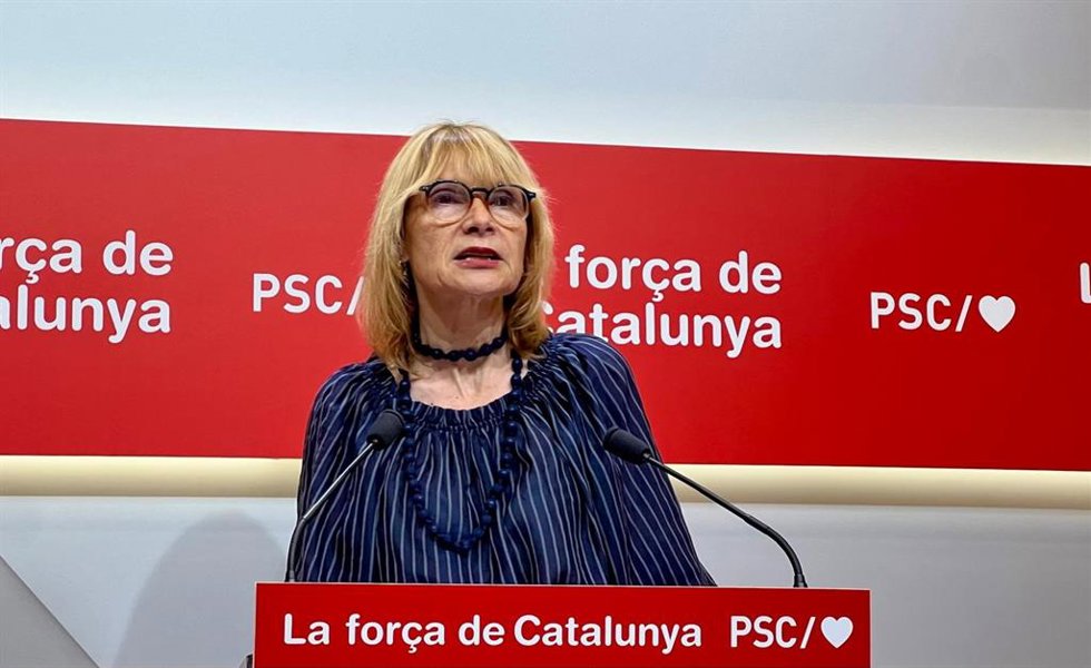 La viceprimera secretaria y portavoz del PSC, Lluïsa Moret, en rueda de prensa este lunes