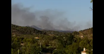 El foc de Soneja afecta a 181 hectàrees i se busca evitar conats en les "hores crítiques"