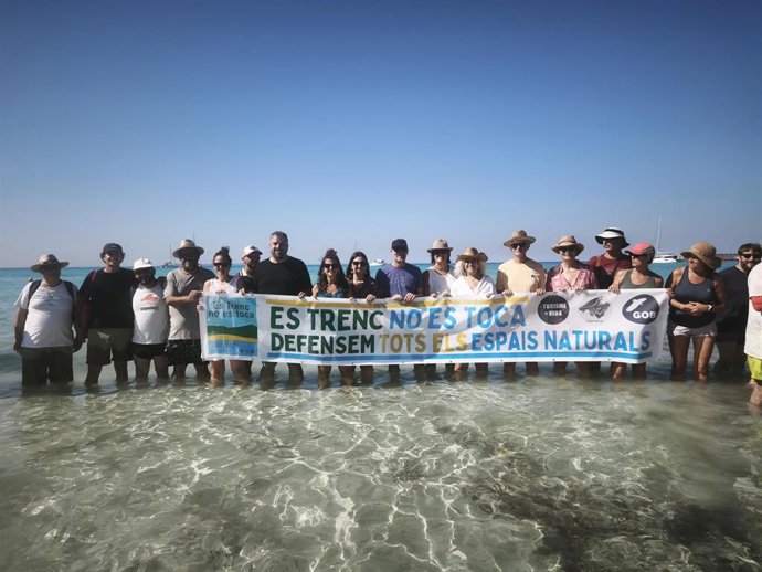 MÉS celebra el "éxito" de la cadena humana en es Trenc