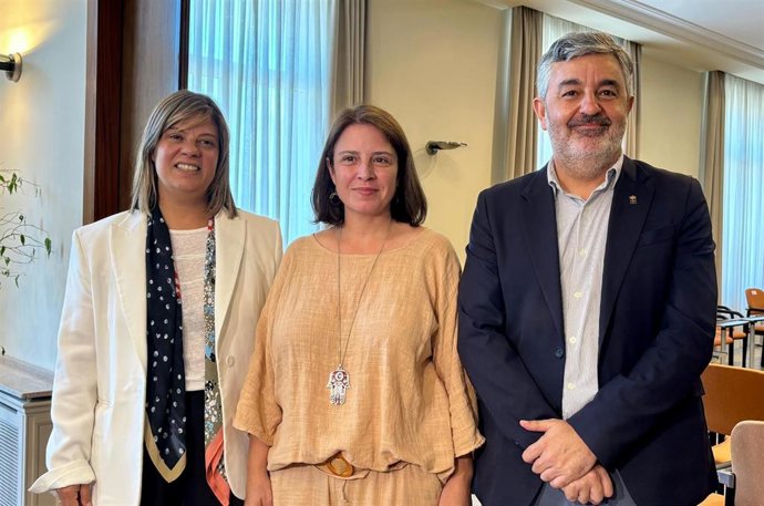 La vicepresidenta del Principado, Gimena Llamedo; la delegada del Gobierno en Asturias, Adriana Lastra y el consejero de Movilidad, Medio Ambiente y Gestión de Emergencias, Alejandro Calvo.