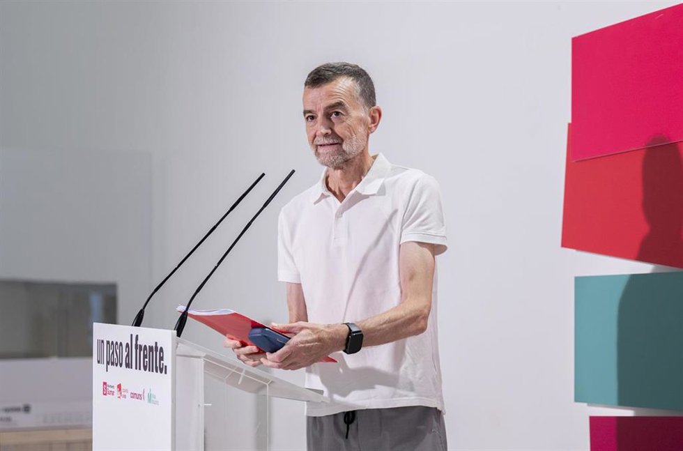 El portavoz de Por Andalucía y coordinador federal de Izquierda Unida, Antonio Maíllo, durante la celebración de la rueda de prensa para valorar la actualidad política y parlamentaria del país, a 6 de julio de 2026, en Madrid (España). 