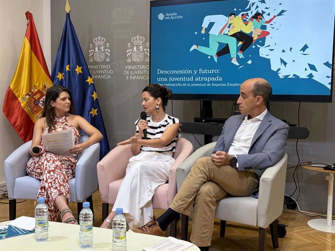 Presentación del informe 'Desconexión y futuro: una juventud atrapada', de la ONG Ayuda en Acción.