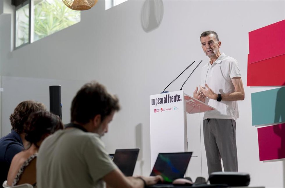 El portavoz de Por Andalucía y coordinador federal de Izquierda Unida, Antonio Maíllo, durante la celebración de la rueda de prensa para valorar la actualidad política y parlamentaria del país, a 6 de julio de 2026, en Madrid (España).