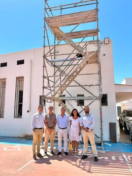 El delegado territorial de Desarrollo Educativo y Formación Profesional, Miguel Briones, en el IES Monterroso de Estepona