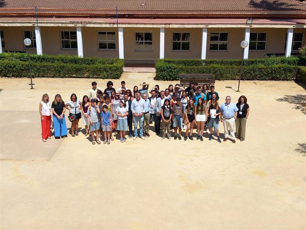 Docentes y alumnos de la XIX edición de la Escuela de Jóvenes Escritoras y Escritores