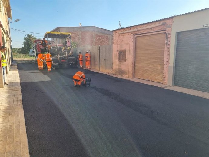 L'Ajuntament de València culmina l'asfaltat dels últims carrers i vies que es van veure afectades per la dana d'octubre del 2024 en la zona de Sant Jordi de la pedania de la Torre.