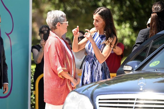 Archivo - La presidenta de la Feria del Libro de Madrid, Eva Orúe, y la Reina Letizia durante la inauguración de la 85ª edición de la Feria del Libro de Madrid, a 29 de mayo de 2026, en Madrid (España).  