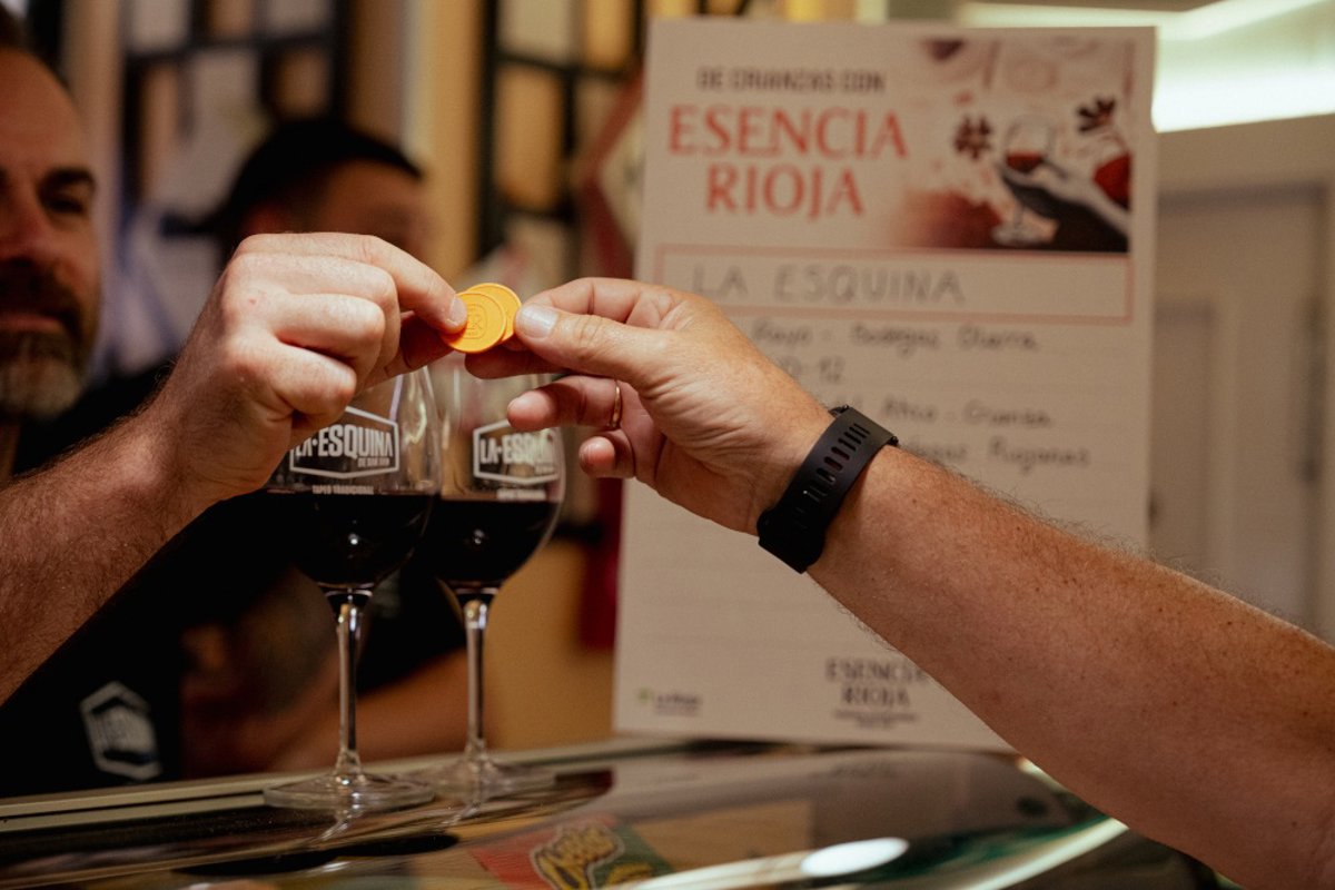  De CRIANZAS con ESENCIA RIOJA  triunfa de nuevo en la calle San Juan