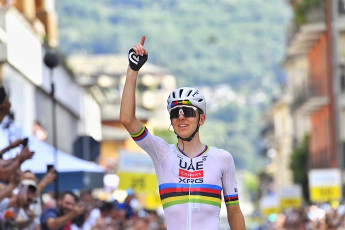 17 June 2026, Italy, Sondrio: Slovenian cyclist Tadej Pogacar of the UAE Team Emirates XRG celebrates crossing the finishline to win the first stage of the Tour de Suisse road cycling race, 144 km from Sondrio to Sondrio. Photo: Davide Vaninetti/IPA via Z