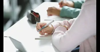 Sueca mostra el seu suport a 19 alumnes que no podran matricular-se en llengua base valencià al IES Joan Fuster