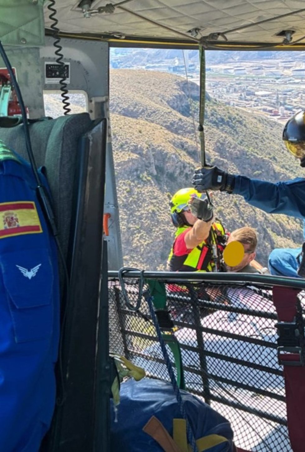 Momento del rescate en helicóptero